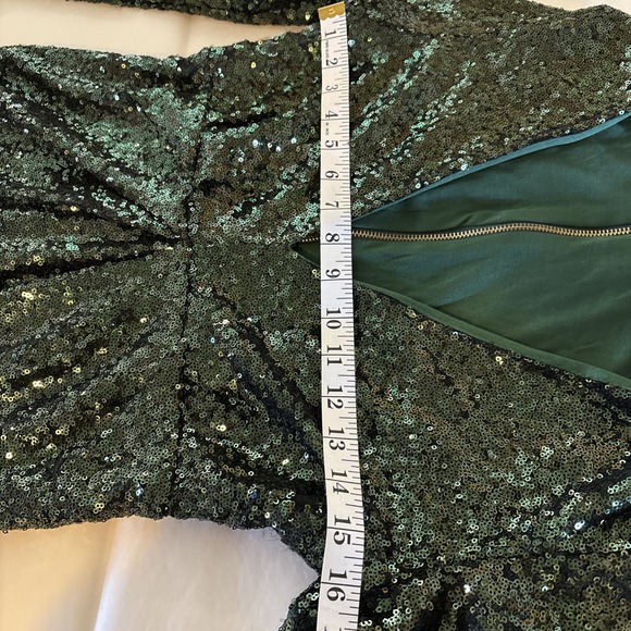 Charlotte Russe Emerald Sequin Dress Jr SzM Deep V Long Sleeve Mini Exposed Zip - Picture 7 of 14